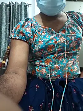 Snapshot of Littlehardon chatting on December 2025 01:50:02 PM Littlehardon online show from December 2025 01:50:02 PM