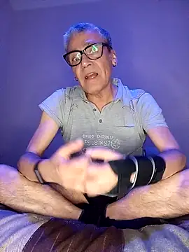 Snapshot of BCNBOTTOM chatting on December 2025 08:15:02 PM BCNBOTTOM online show from December 2025 08:15:02 PM