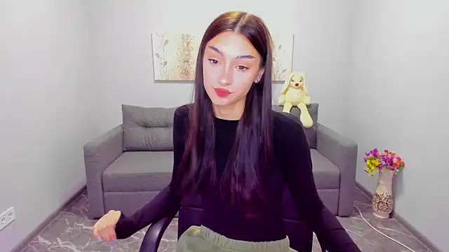 Julia Laurents online show from November 2025 08:14:02 AM