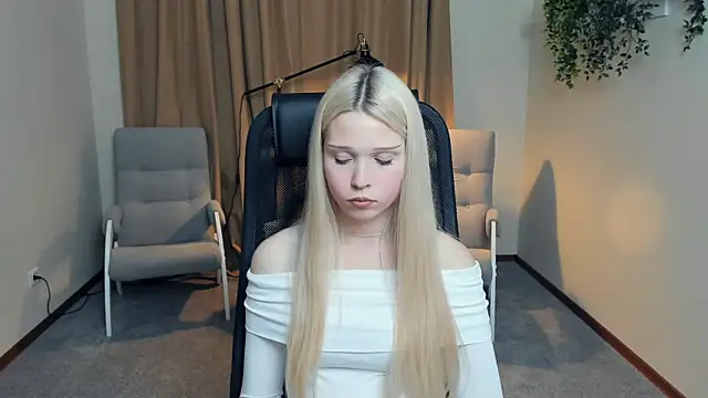 CherrylHolme online show from November 2025 03:44:02 PM