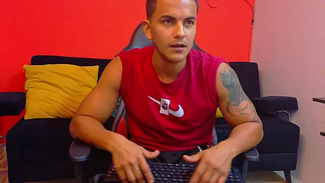 Snapshot of Niko_Hala chatting on November 2025 09:57:02 PM Niko Hala online show from November 2025 09:57:02 PM