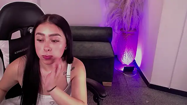 vallolett online show from November 2025 06:18:01 PM