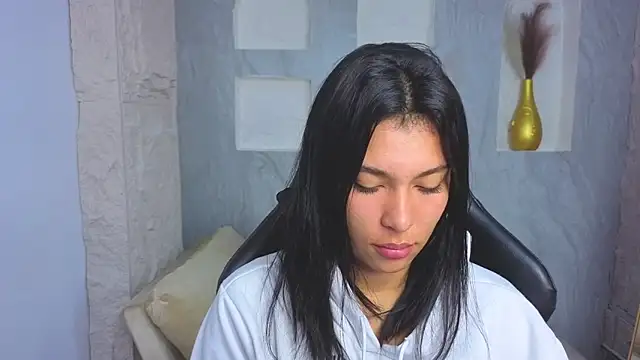 Snapshot of Paris_b_ chatting on November 2025 03:18:02 AM Paris b online show from November 2025 03:18:02 AM