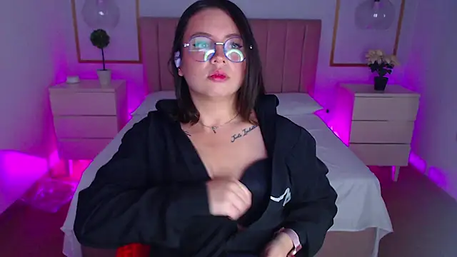 Snapshot of Alice_Sinclair_ chatting on November 2025 03:01:02 PM Alice Sinclair online show from November 2025 03:01:02 PM