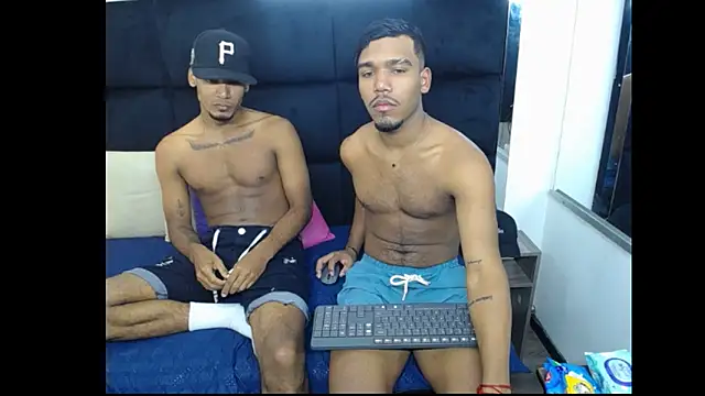 Snapshot of Straight_latinX chatting on November 2025 03:05:01 AM Straight latinX online show from November 2025 03:05:01 AM