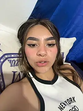 Snapshot of Yunaraa chatting on November 2025 08:11:01 PM Yunaraa online show from November 2025 08:11:01 PM