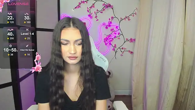 Snapshot of AdeleLuu chatting on November 2025 01:37:02 AM AdeleLuu online show from November 2025 01:37:02 AM