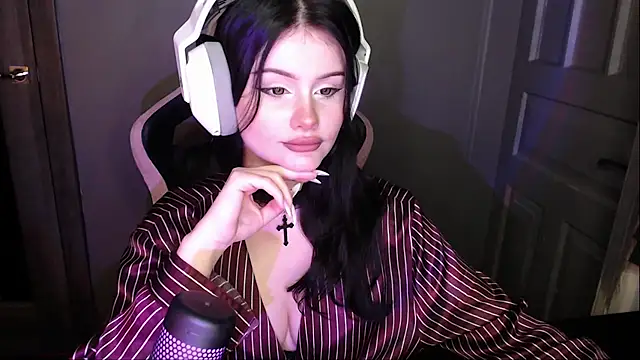 Snapshot of Moon_raven chatting on December 2025 05:28:02 PM Moon raven online show from December 2025 05:28:02 PM