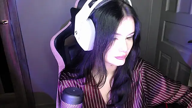 Snapshot of Moon_raven chatting on December 2025 03:50:02 PM Moon raven online show from December 2025 03:50:02 PM