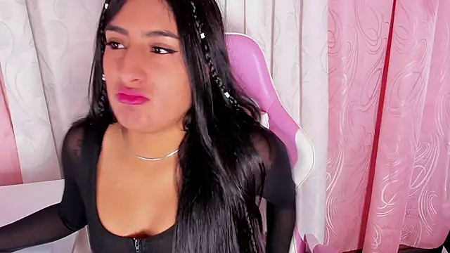 Snapshot of Sara_cloudy2 chatting on November 2025 01:55:02 PM Sara cloudy2 online show from November 2025 01:55:02 PM