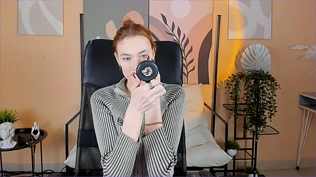 SierraHarper online show from December 2025 04:45:02 PM