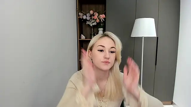 CandiRinebold online show from November 2025 06:57:01 AM