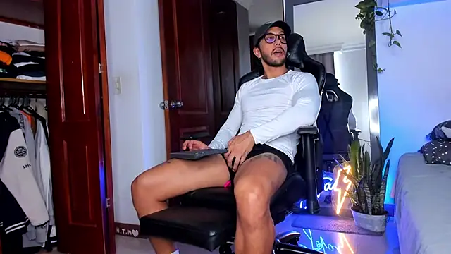 Snapshot of JotaCeliz chatting on December 2025 08:14:02 PM JotaCeliz online show from December 2025 08:14:02 PM