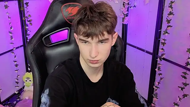 Maxwellchiik online show from November 2025 12:38:01 PM