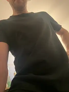 Snapshot of Bumbastic6Pack chatting on November 2025 03:34:01 PM Bumbastic6Pack online show from November 2025 03:34:01 PM