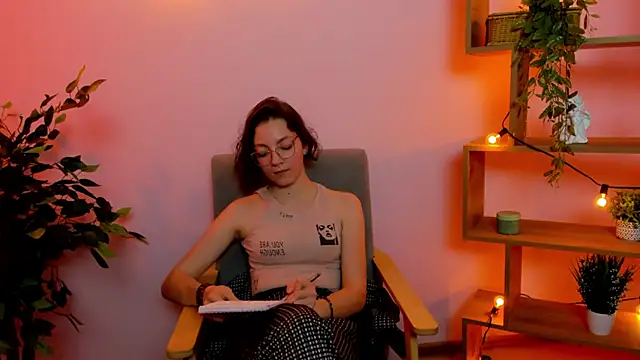 Snapshot of DaynaYarde chatting on November 2025 10:48:02 AM DaynaYarde online show from November 2025 10:48:02 AM