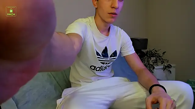 Snapshot of Johny_Travolta chatting on December 2025 01:28:02 PM Johny Travolta online show from December 2025 01:28:02 PM