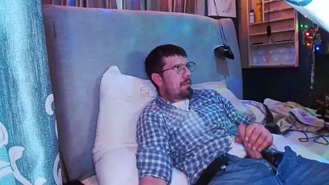 Snapshot of Roadie0187 chatting on December 2025 07:26:02 AM Roadie0187 online show from December 2025 07:26:02 AM