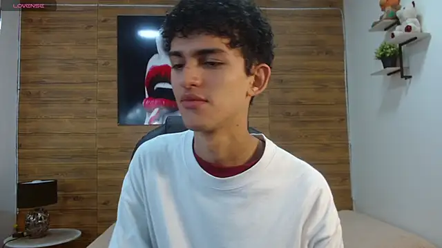 Michaelkoiv online show from November 2025 12:50:02 PM