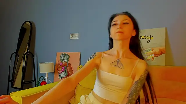 Snapshot of Ellen_Hops chatting on December 2025 04:20:02 AM Ellen Hops online show from December 2025 04:20:02 AM