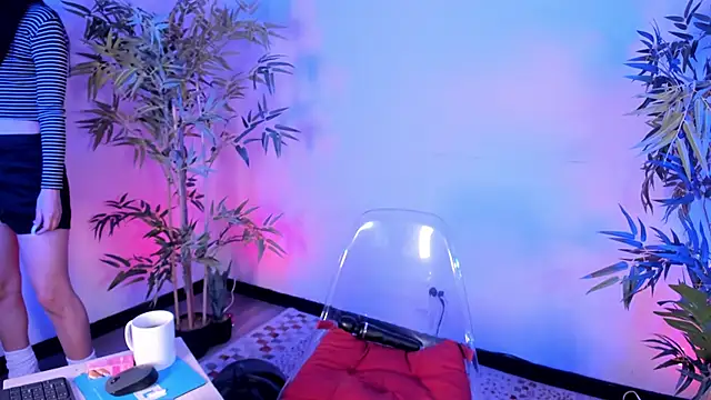 itsmroom  online show from December 2025 01:27:02 PM