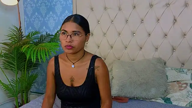 Miaa Collinss online show from November 2025 08:33:02 PM