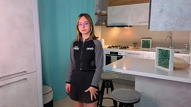 SharriDobes online show from December 2025 03:54:01 PM