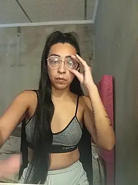 Snapshot of Yani-14 chatting on December 2025 05:54:02 PM Yani-14 online show from December 2025 05:54:02 PM