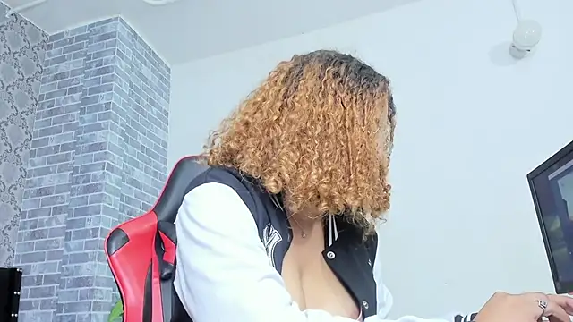 Crystal bunn online show from November 2025 08:44:01 PM