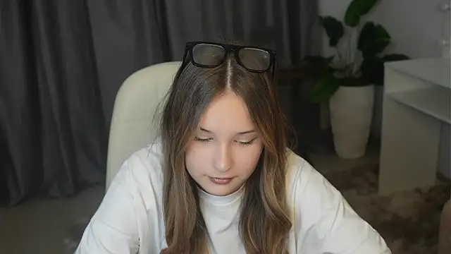 MarinaMarmolejo online show from November 2025 01:03:01 PM