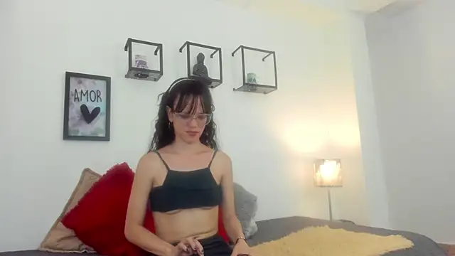 Snapshot of LindaWalker_ chatting on December 2025 07:01:02 PM LindaWalker online show from December 2025 07:01:02 PM