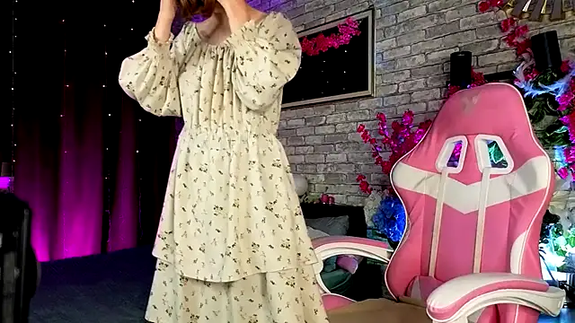 Snapshot of Mia_Mooore chatting on December 2025 02:11:01 PM Mia Mooore online show from December 2025 02:11:01 PM