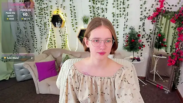 Snapshot of Mia_Mooore chatting on December 2025 02:01:02 PM Mia Mooore online show from December 2025 02:01:02 PM