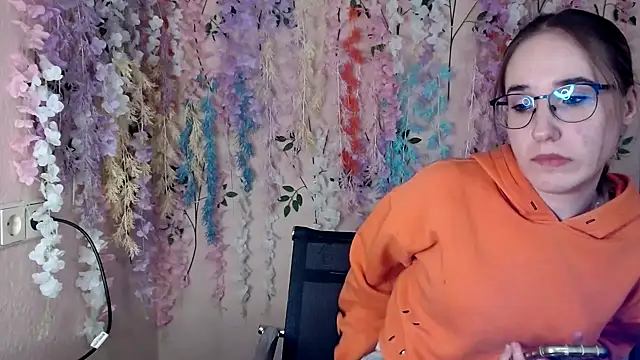 Snapshot of Moon__Lily chatting on December 2025 03:18:02 PM Moon Lily online show from December 2025 03:18:02 PM