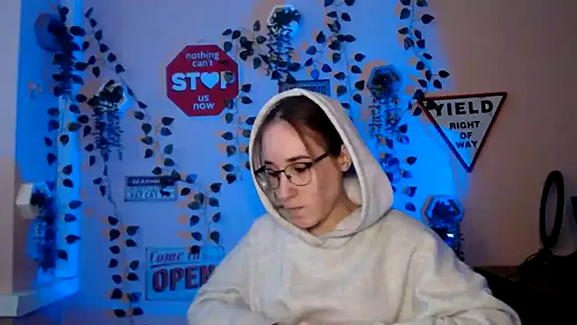 Snapshot of Moon__Lily chatting on December 2025 12:58:02 PM Moon Lily online show from December 2025 12:58:02 PM