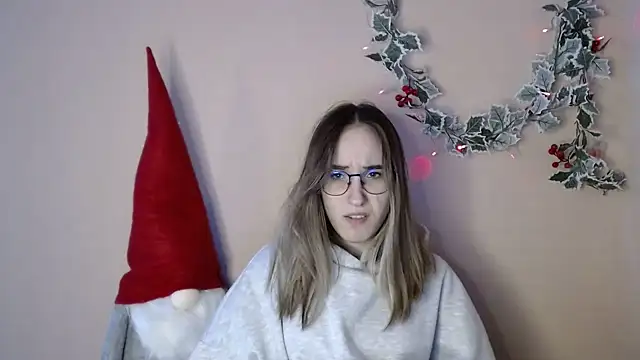 Snapshot of Moon__Lily chatting on December 2025 01:37:02 PM Moon Lily online show from December 2025 01:37:02 PM