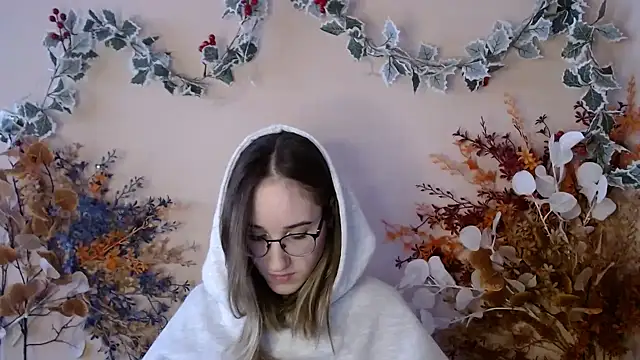 Snapshot of Moon__Lily chatting on December 2025 01:06:01 PM Moon Lily online show from December 2025 01:06:01 PM