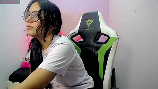 Snapshot of Mishell_hot_ chatting on December 2025 08:29:01 PM Mishell hot online show from December 2025 08:29:01 PM