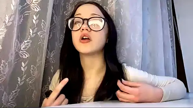 Snapshot of ZeeHope chatting on November 2025 12:19:02 PM ZeeHope online show from November 2025 12:19:02 PM