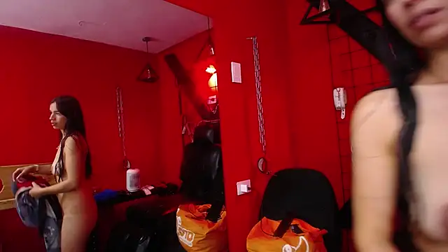 Snapshot of painwithoutpity chatting on December 2025 12:14:02 PM painwithoutpity online show from December 2025 12:14:02 PM