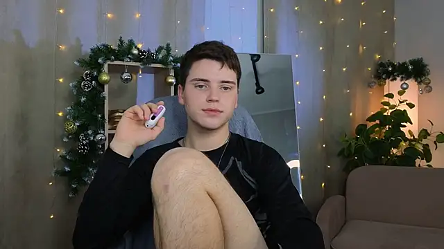 Snapshot of Olie_Sparkle chatting on December 2025 09:20:01 PM Olie Sparkle online show from December 2025 09:20:01 PM