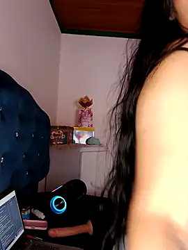 Snapshot of MisNicol chatting on December 2025 08:28:02 PM MisNicol online show from December 2025 08:28:02 PM