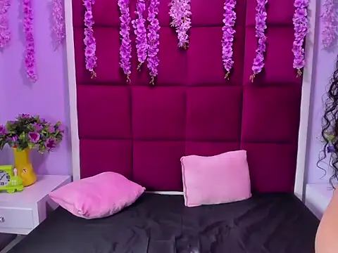 Snapshot of LuciannaDavis chatting on December 2025 04:03:02 PM LuciannaDavis online show from December 2025 04:03:02 PM