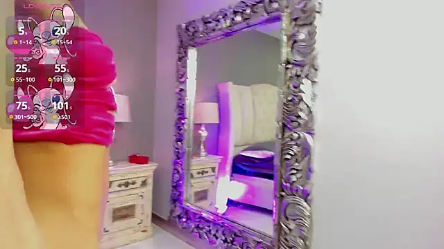 Snapshot of LaraSaint chatting on December 2025 07:53:02 PM LaraSaint online show from December 2025 07:53:02 PM