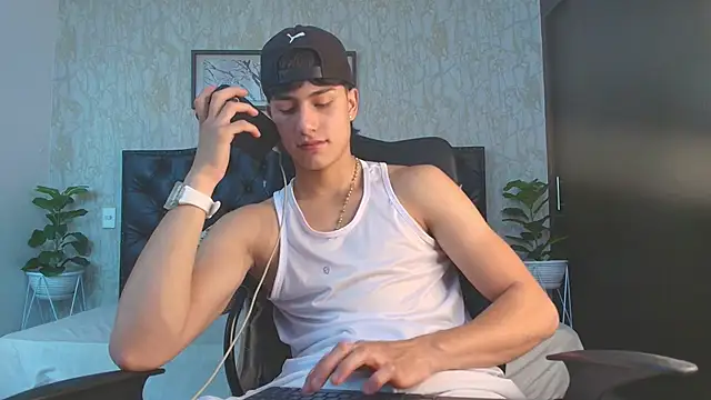 Snapshot of Lander_Cruz chatting on December 2025 06:01:02 PM Lander Cruz online show from December 2025 06:01:02 PM