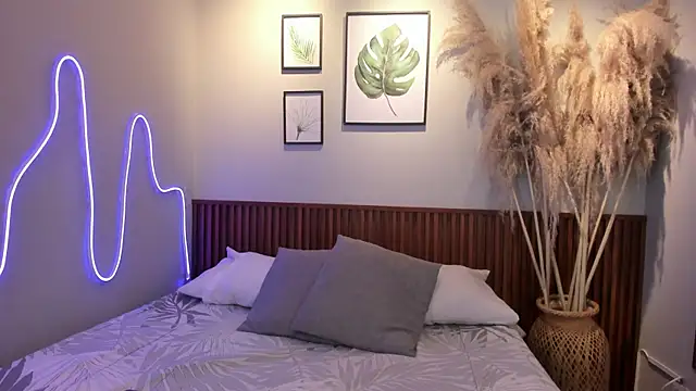 Snapshot of MIAROGGERSS chatting on December 2025 03:11:02 AM MIAROGGERSS online show from December 2025 03:11:02 AM