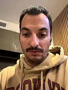 Snapshot of andresbale chatting on December 2025 01:11:01 AM andresbale online show from December 2025 01:11:01 AM