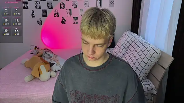 Snapshot of olivertasty2 chatting on December 2025 12:42:02 PM olivertasty2 online show from December 2025 12:42:02 PM