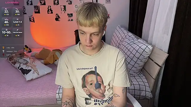 Snapshot of olivertasty2 chatting on December 2025 01:39:02 PM olivertasty2 online show from December 2025 01:39:02 PM