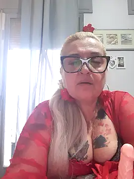 Snapshot of athena80_sexy chatting on December 2025 01:53:01 PM athena80 sexy online show from December 2025 01:53:01 PM